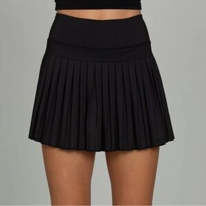 Gold Hinge Black Pleated Tennis Skirt -
15" size Large